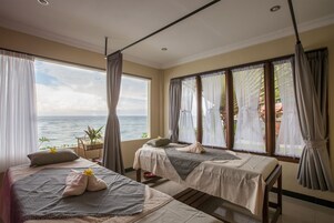 Couples treatment rooms, body treatments, aromatherapy, body scrubs