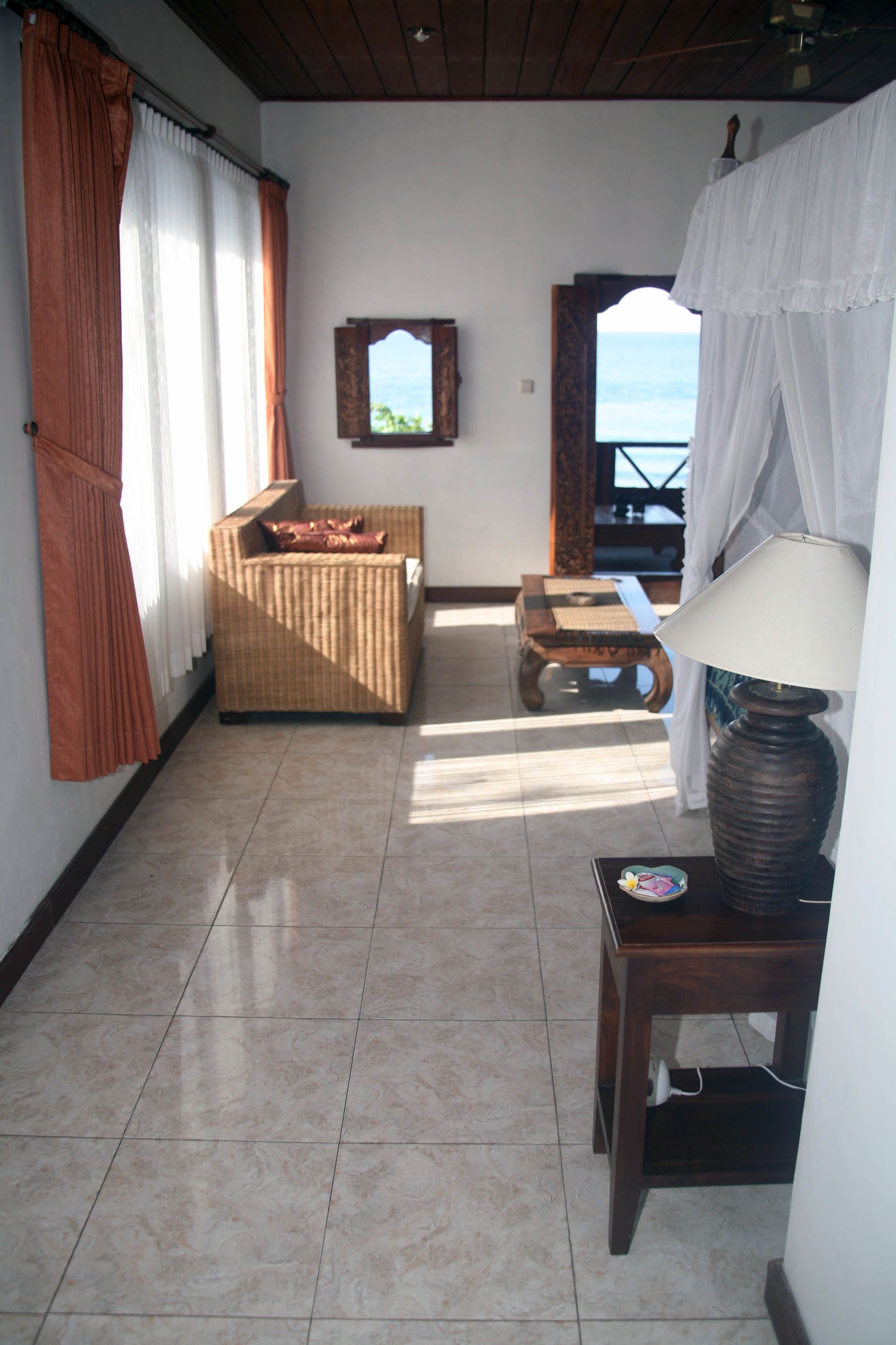 32-inch tv with satellite channels, books