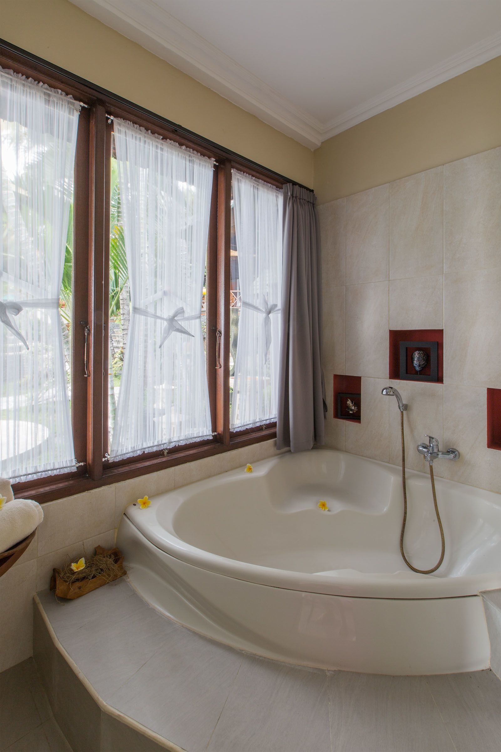 couples treatment room(s), body treatments, aromatherapy, body scrubs