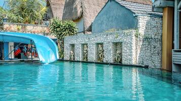 2 outdoor pools, sun loungers