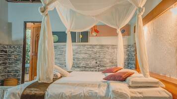 Double Room, 1 Bedroom | Minibar, in-room safe, desk, free WiFi