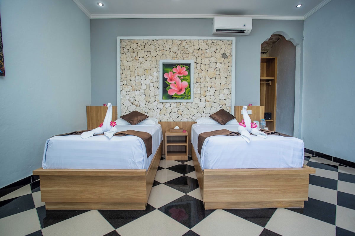 Superior Room, 2 Single Beds | 1 bedroom, in-room safe, free WiFi, bed sheets