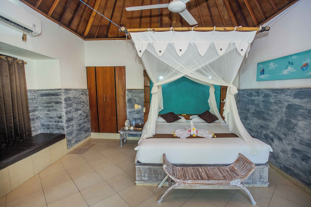 Bungalow, 1 Bedroom | 1 bedroom, in-room safe, free WiFi, bed sheets