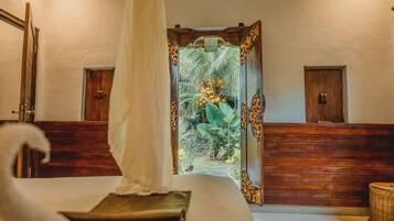 Kamar Double Keluarga, 2 kamar tidur | Minibar, brankas, meja kerja, dan Wi-Fi gratis