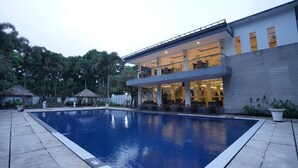 Kolam renang terbuka 