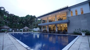 Kolam renang outdoor