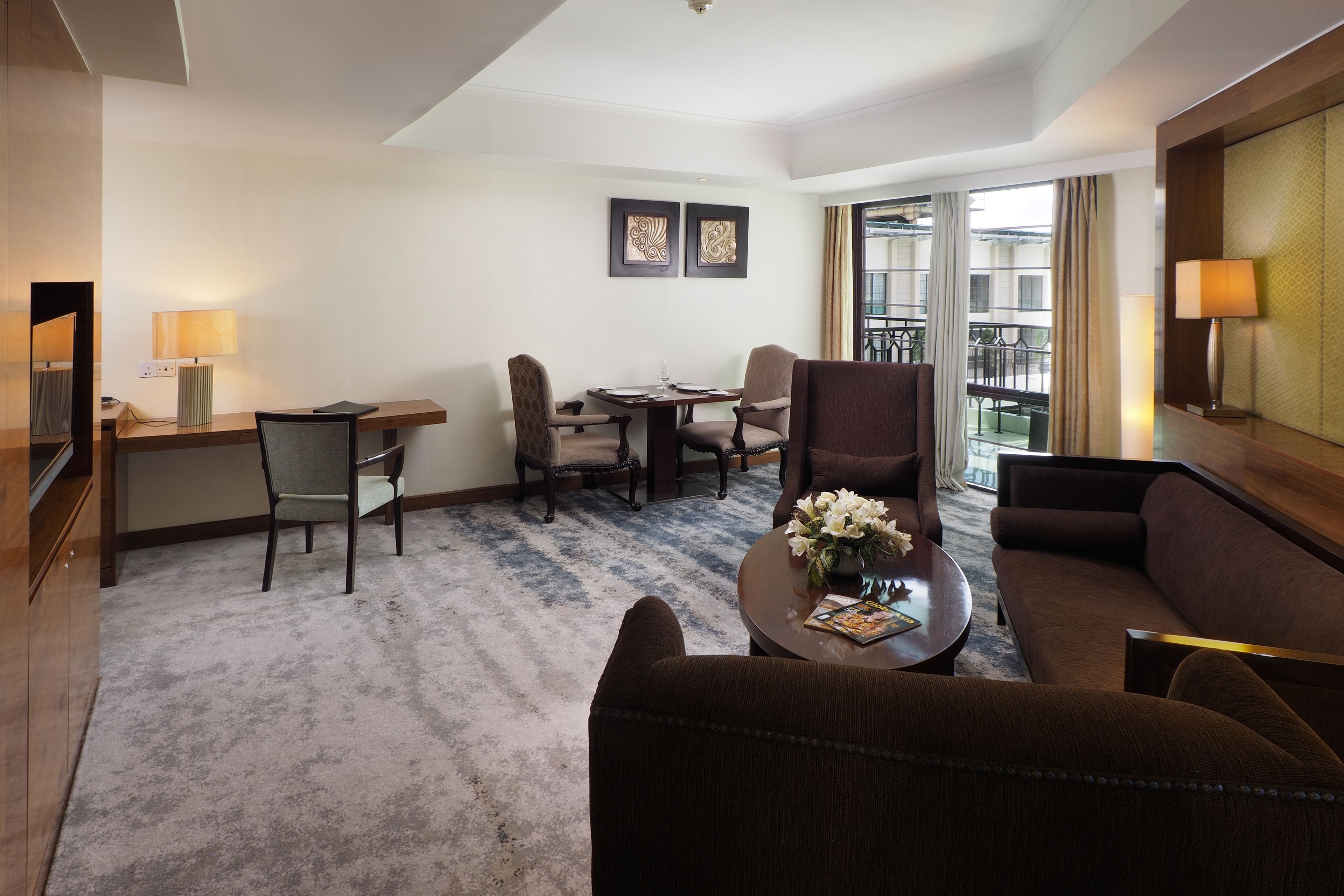 executive suite | living room | 32-inch lcd tv with satellite channels, tv