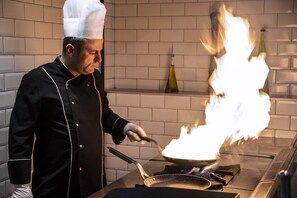 Frokost, lunsj og middag serveres, middelhavsretter
