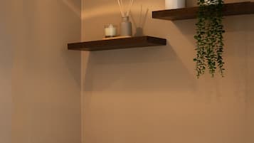 Massages des tissus profonds, massages sportifs, 1 salle de soins