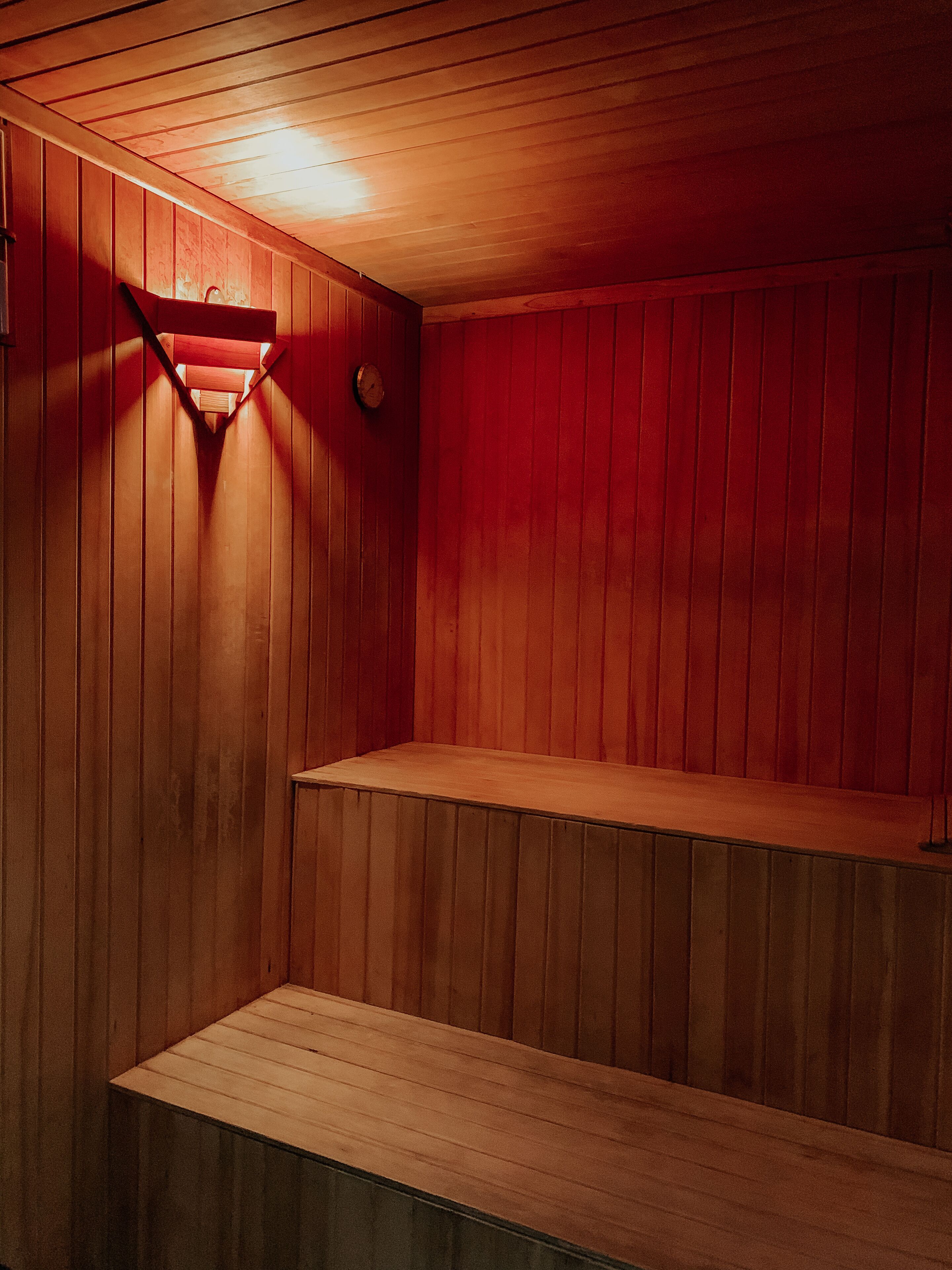 deep-tissue massages, sports massages, 1 treatment room, massages