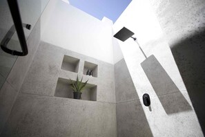 Pool Suite | Bathroom | Shower, free toiletries, hair dryer, towels - SUNRISE Royal Makadi Resort - All inclusive (Makadi Bay)