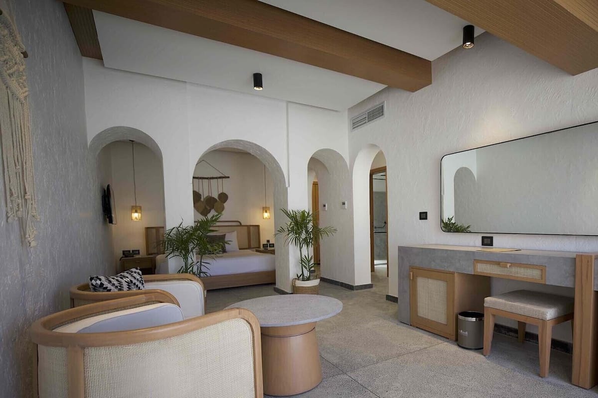 Pool Suite | 1 bedroom, pillowtop beds, minibar, in-room safe