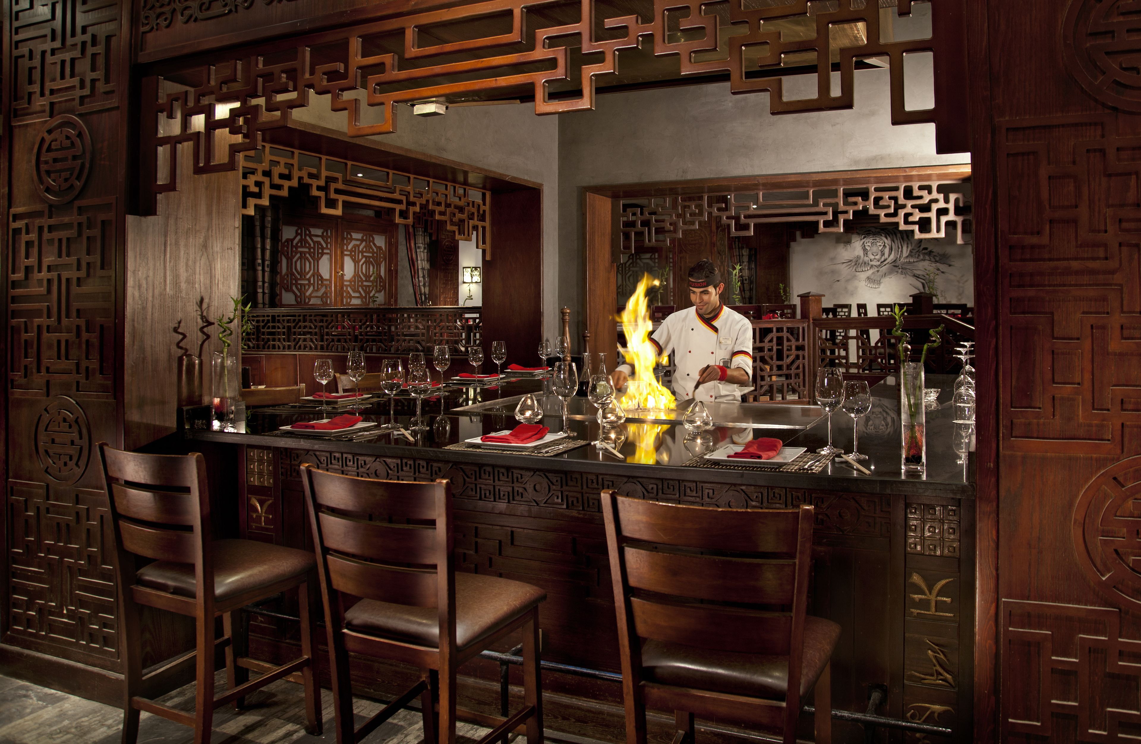9 restaurants; breakfast, lunch and dinner served 
