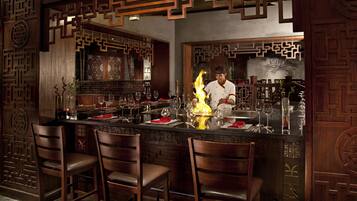 9 restaurants; breakfast, lunch and dinner served