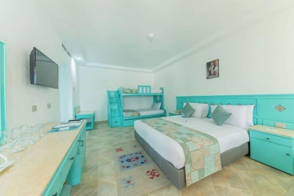 Pillowtop beds, minibar, in-room safe, desk