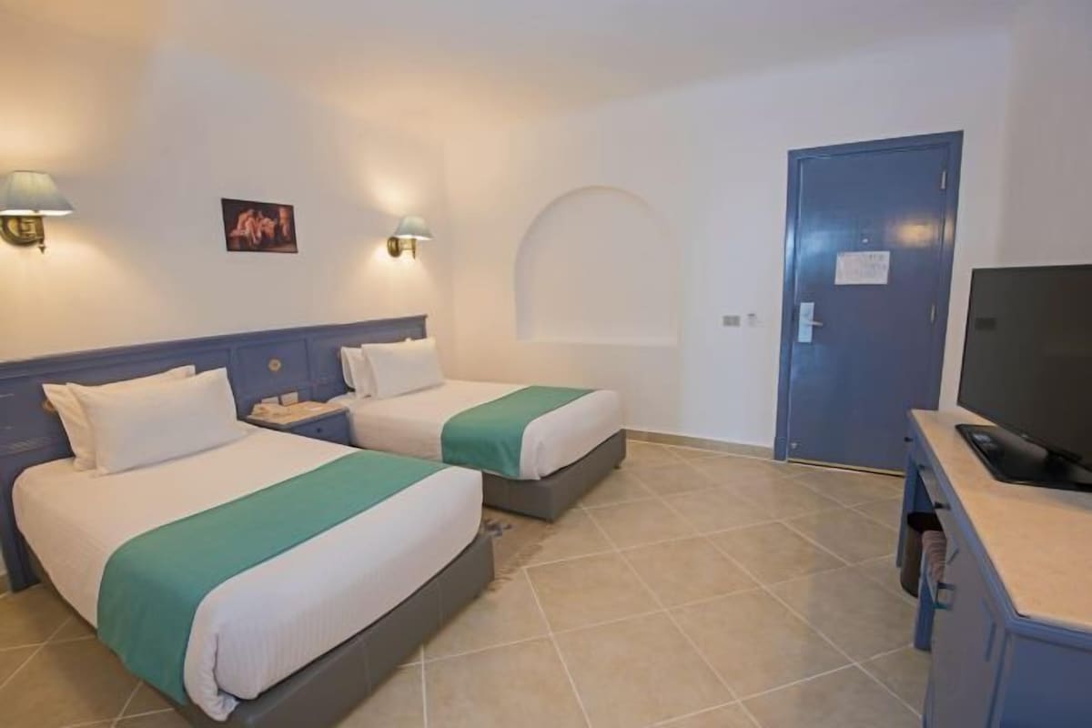 Pillowtop beds, minibar, in-room safe, desk