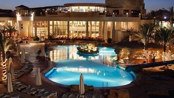 4 outdoor pools, pool umbrellas