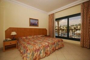 Egyptian cotton sheets, pillow-top beds, minibar, in-room safe - Island View Resort (Sharm El Sheikh)