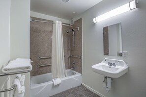 Accessible bathroom - Motel 6 Pasadena, TX (Pasadena)