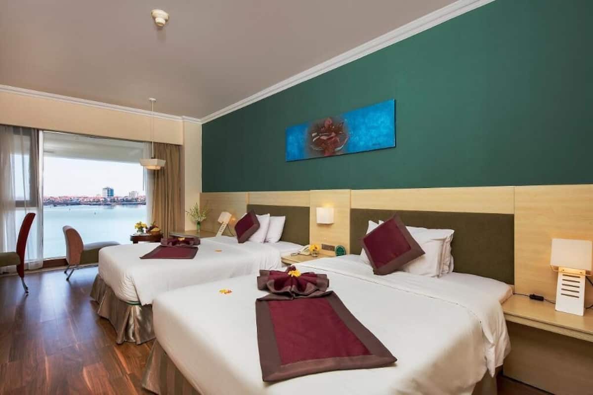 Minibar, desk, blackout drapes, free WiFi