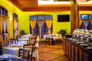 Breakfast, lunch, dinner served; Cambodian cuisine, pool views