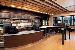 供應早餐及晚餐；美國菜