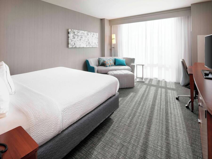 Premium bedding, in-room safe, desk, laptop workspace