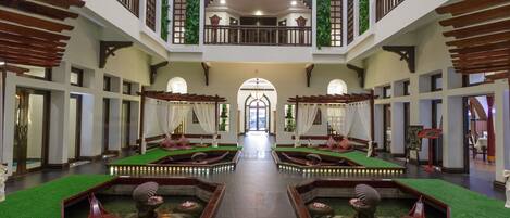 Coin salon dans le hall