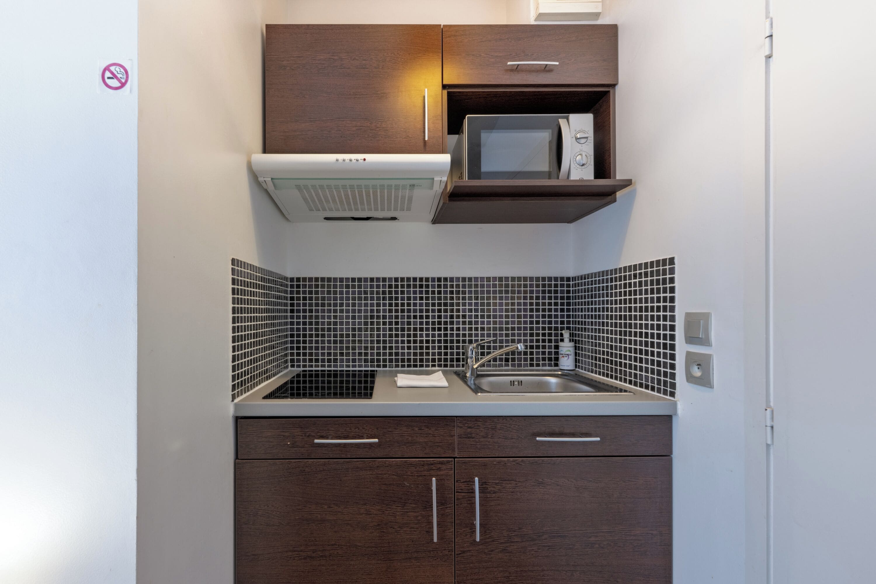 Studio double occupancy | Private kitchen | Fridge, microwave, stovetop, espresso maker