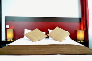 Premium Studio | In-room safe, desk, blackout curtains, iron/ironing board
