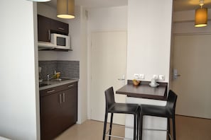 Studio, 1 Double or 2 Single Beds | Private kitchenette | Fridge, microwave, stovetop, espresso maker