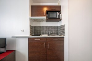Apartment, 1 Bedroom (1) | Private kitchen | Fridge, microwave, stovetop, espresso maker