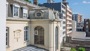 A historic building with a classic facade, large windows, and a prominent arched entrance. - Residhotel Lille Vauban (Lille)