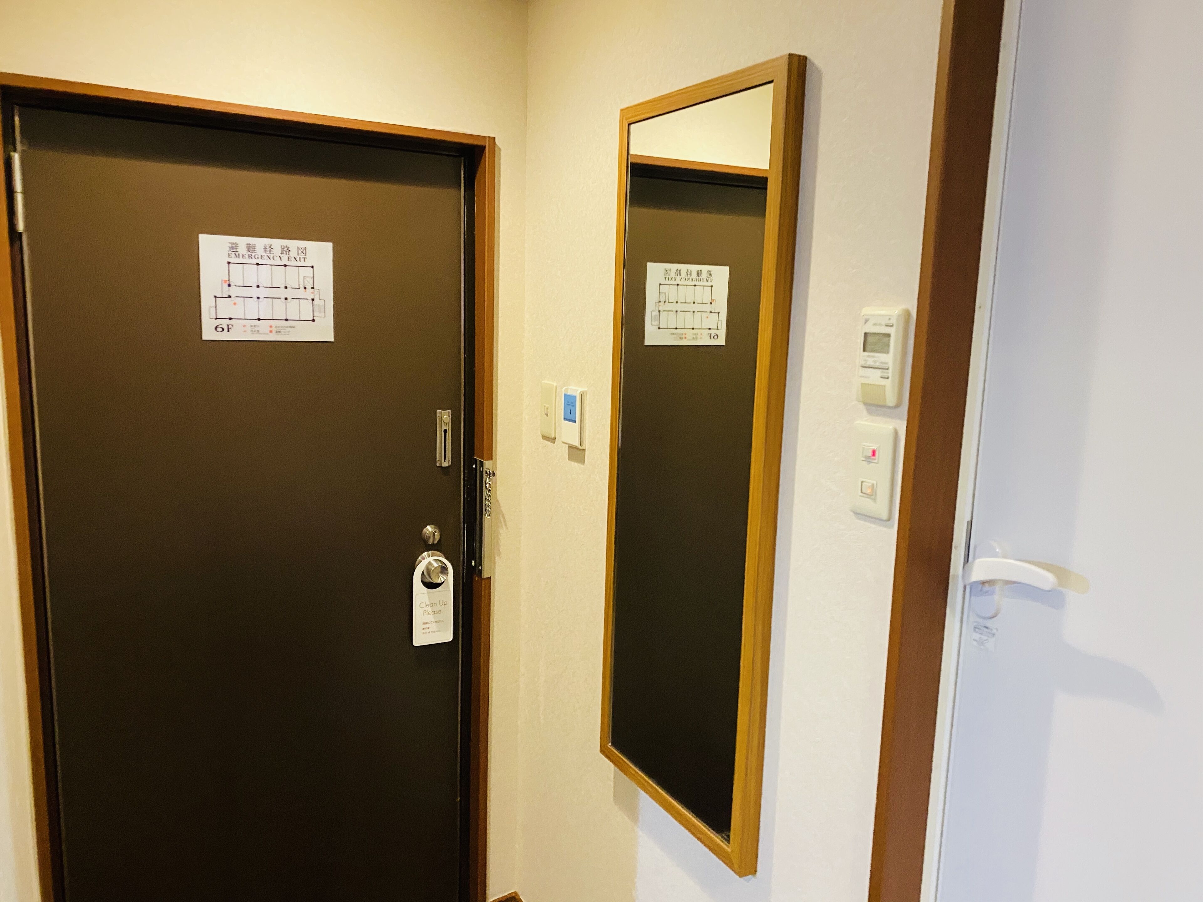 twin room, non smoking | 1 bedroom, down duvets, pillow-top beds, in-room safe