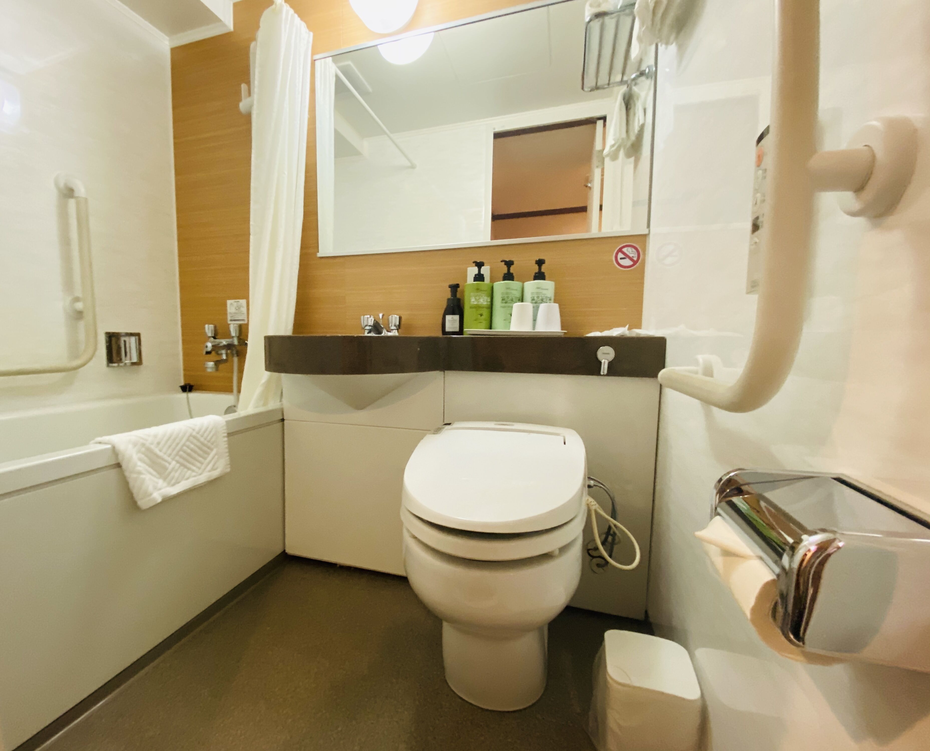 combined shower/bathtub, free toiletries, hair dryer, slippers