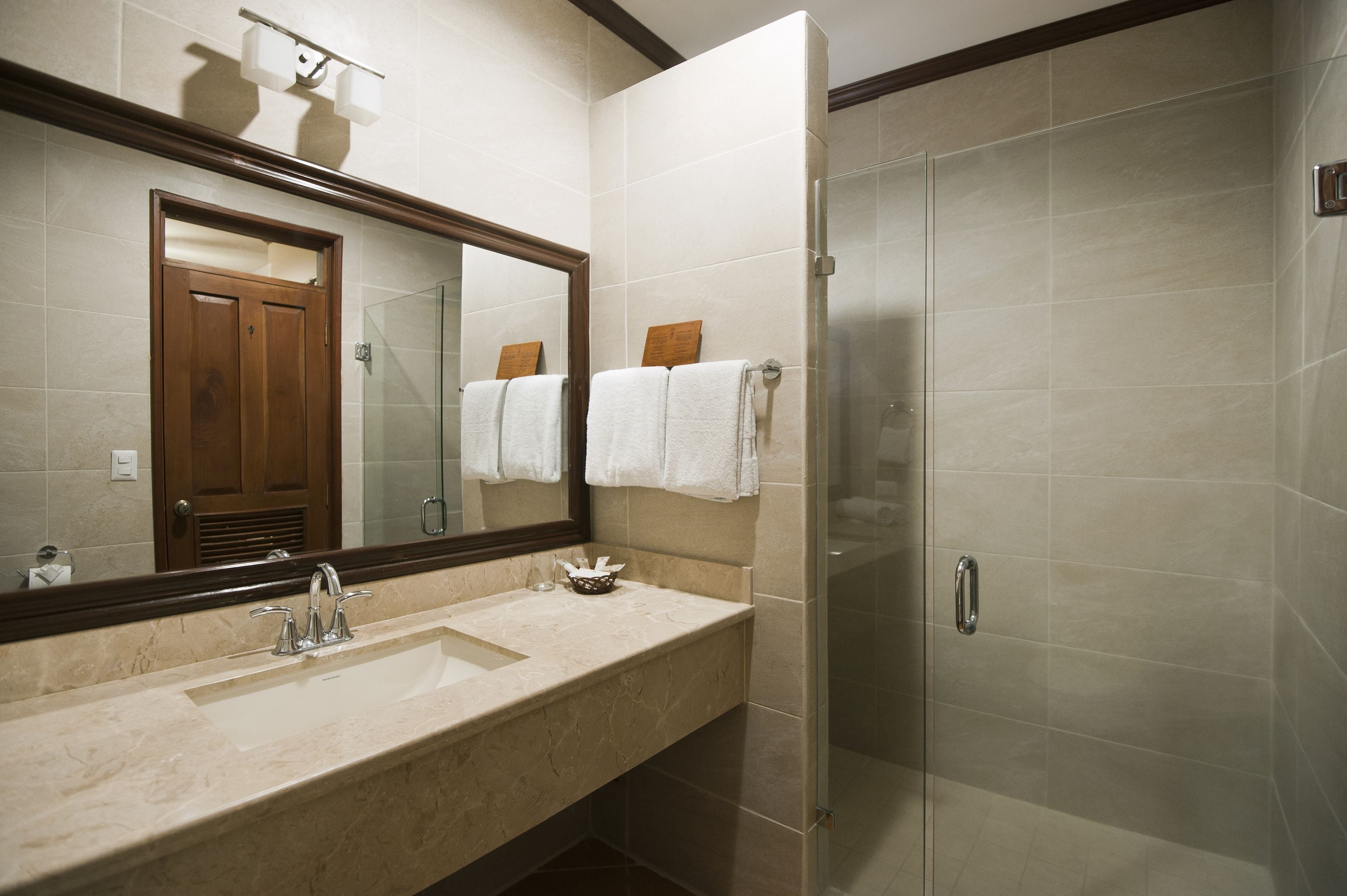 queen room | bathroom | shower, free toiletries, hair dryer, towels