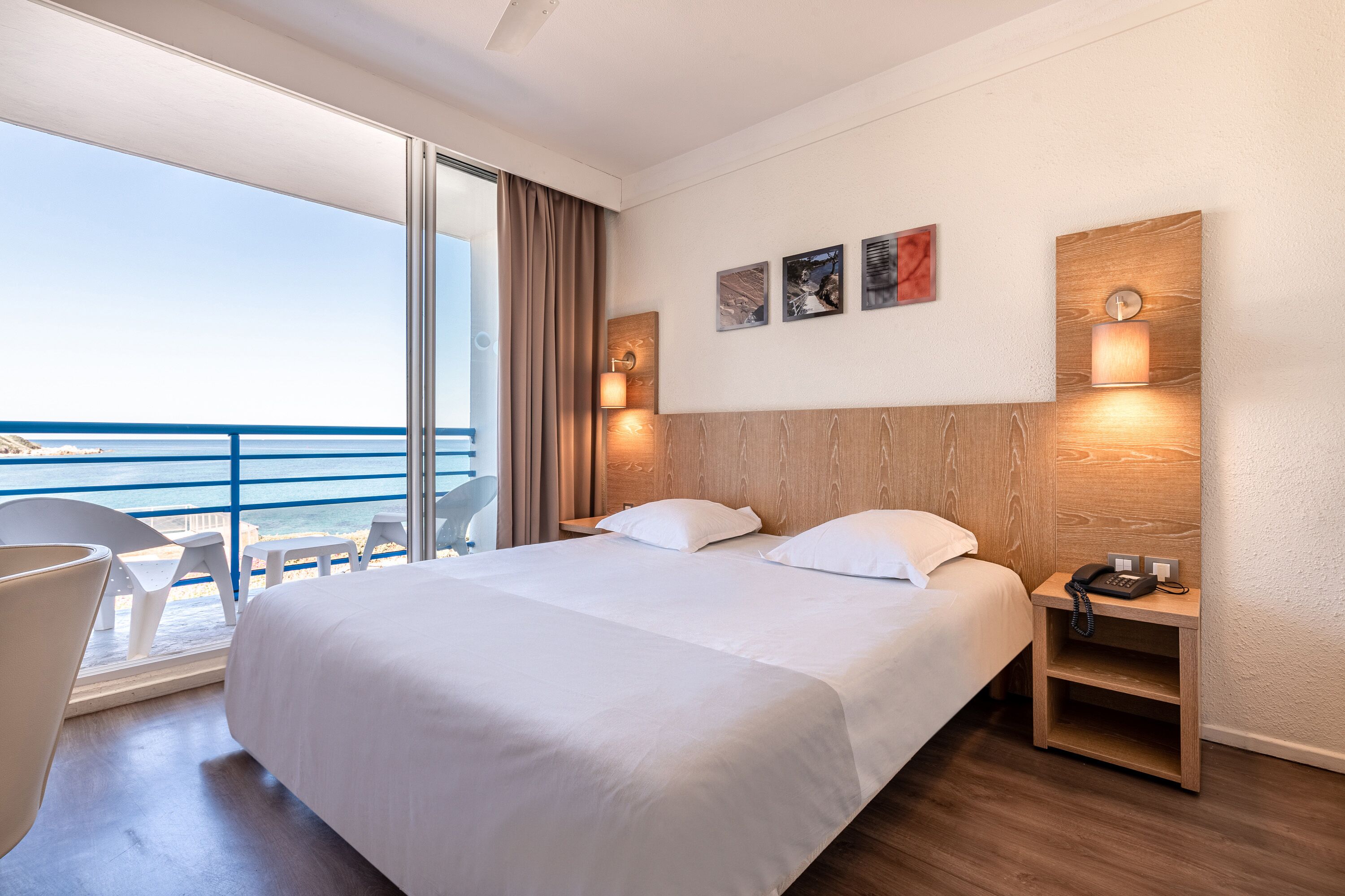 standard double room, balcony, sea view | 1 bedroom, in-room safe, iron/ironing board, free wifi
