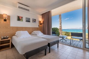 1 chambre, coffres-forts dans les chambres, fer et planche à repasser