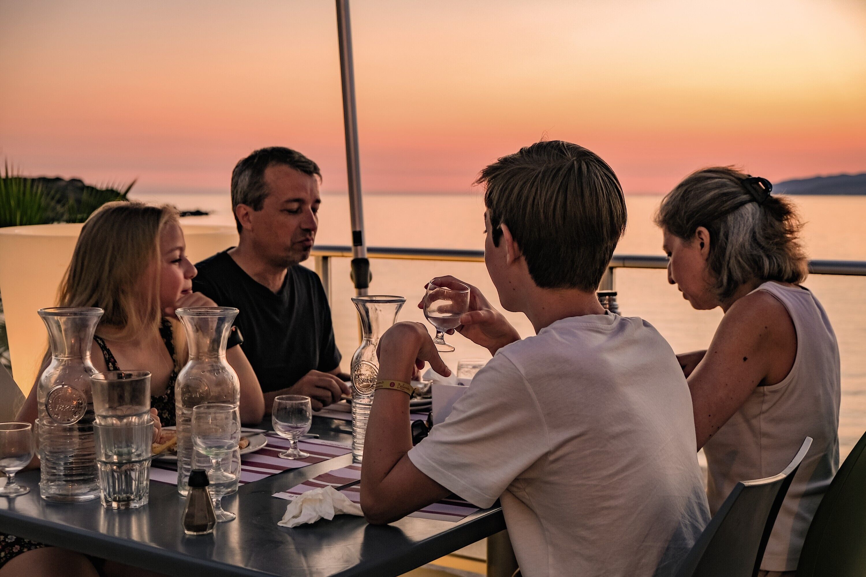 breakfast and dinner served, al fresco dining