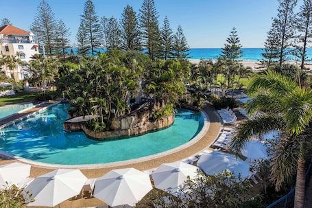Outdoor pool, sun loungers