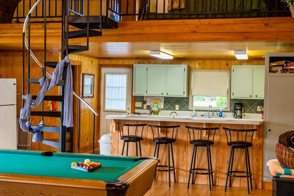 Cabin (The Pond House) | Individually furnished, free WiFi