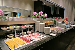 Café da manhã com buffet diário (EUR 29 por pessoa)