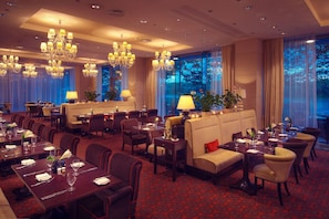 2 restaurants servant le petit déjeuner
