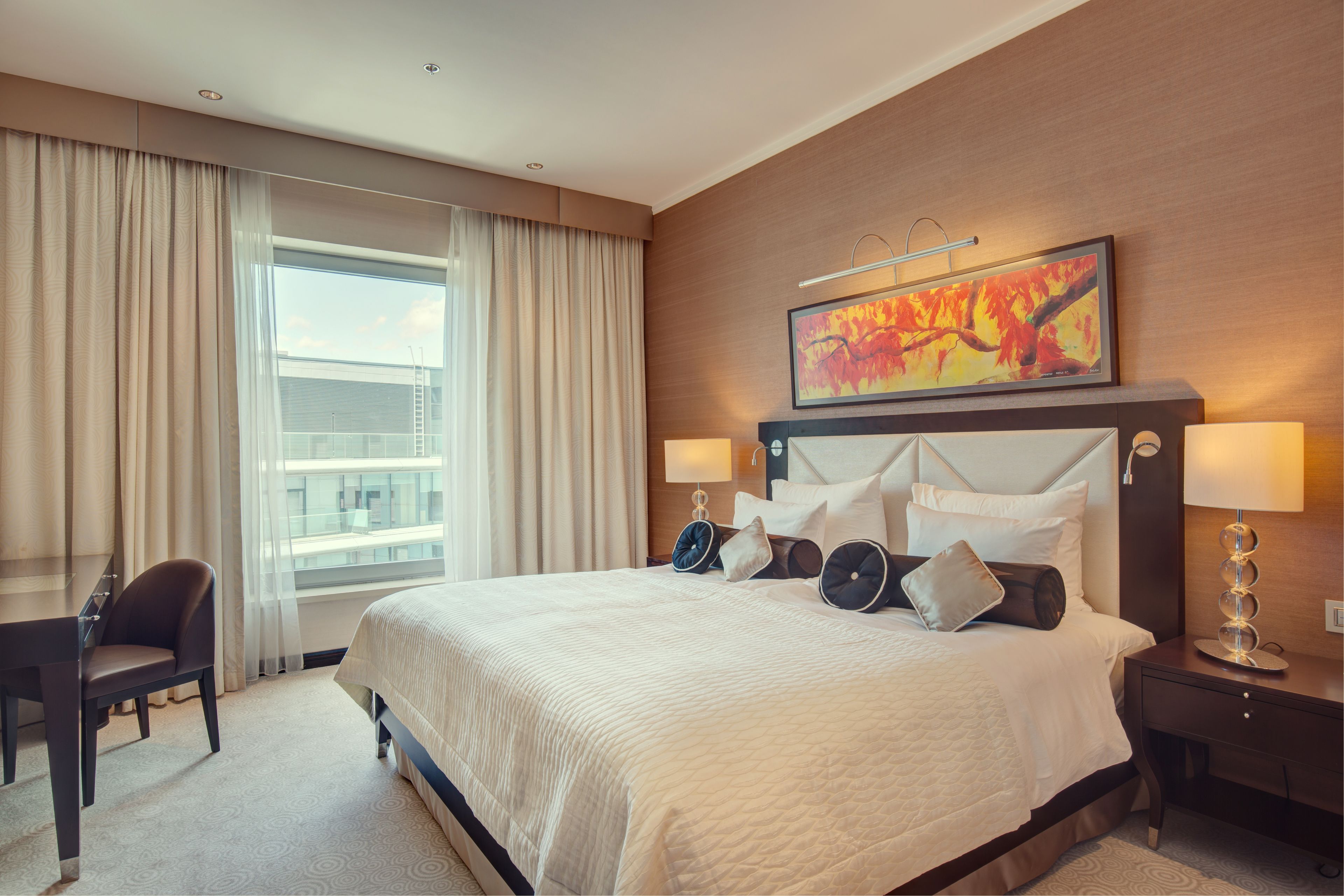 Hill View Guest Room, 1 King Bed | Hypo-allergenic bedding, down duvets, minibar, in-room safe