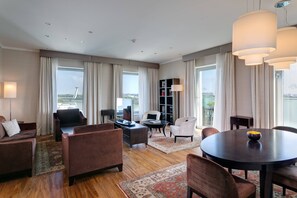 Danube Suite, 1 King Bed | Living room