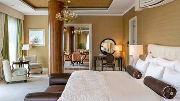 Presidential Suite, 1 King Bed | Ropa de cama hipoalergénica, edredones de plumas, minibar y caja fuerte