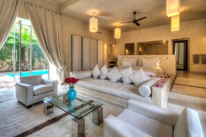 Villa (White Villa, Villa Blanche) | Lakens van Egyptisch katoen, donsdekens, pillowtop-bedden, een minibar