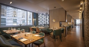 Breakfast, lunch and dinner served - Clayton Hotel London Wall (London)