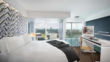 1 habitación, caja de seguridad en la habitación y escritorio