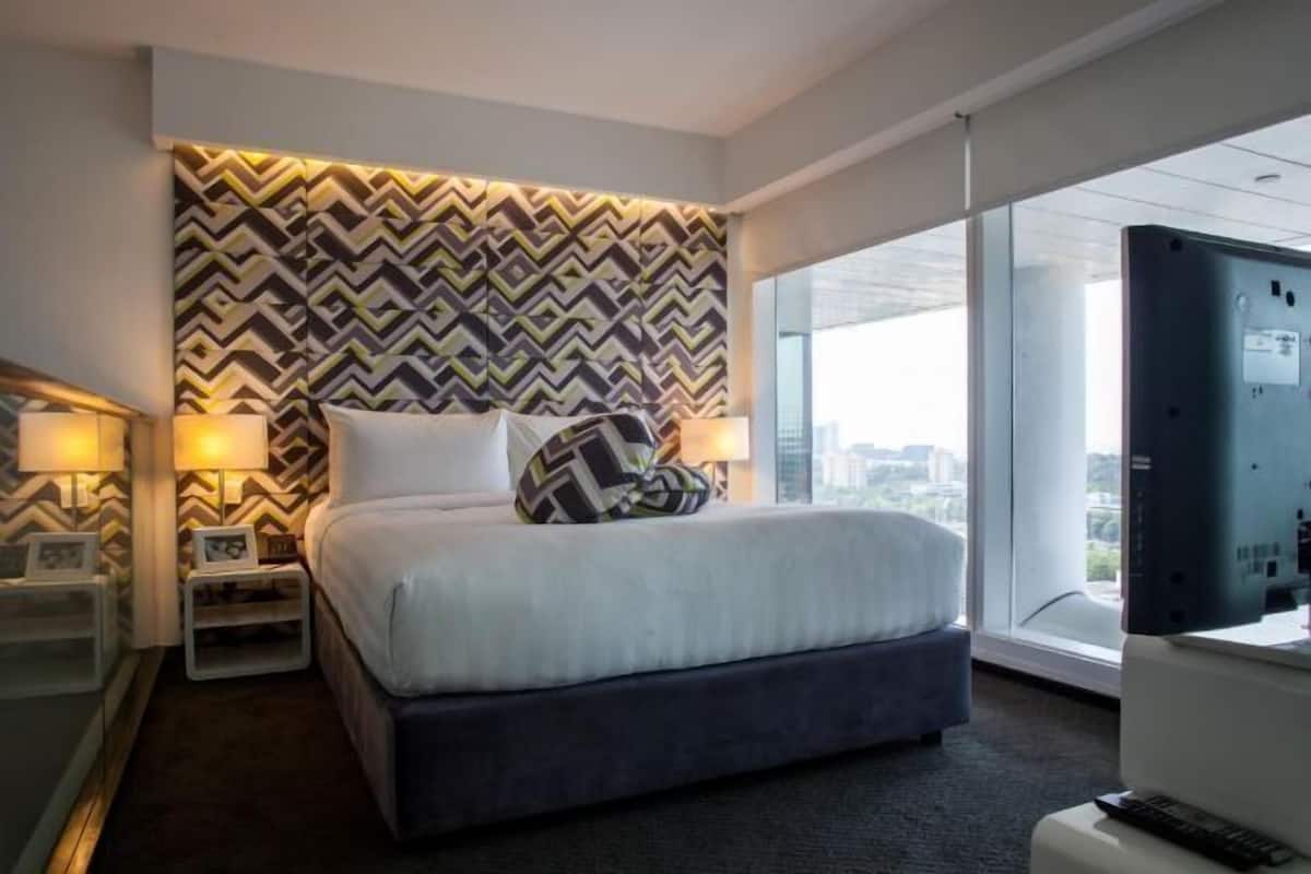 1 soverom, safe på rommet, skrivebord og skrivebord for bærbar PC